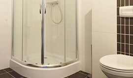 Shower cubicles / baths